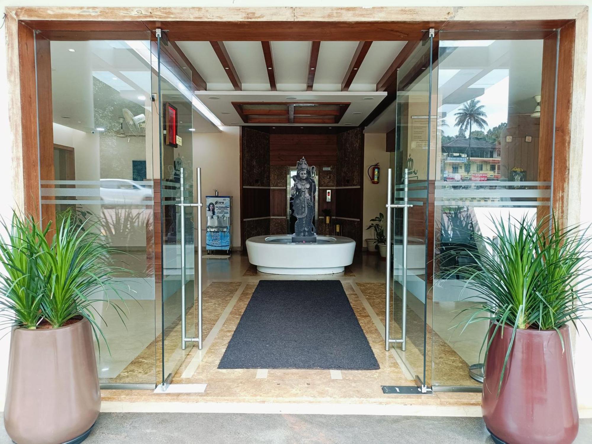 Hotel Mayura Residency Subrahmanya Exterior foto